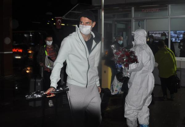 Fenerbahçeli Berke Özer karantinaya alındı - Resim: 0