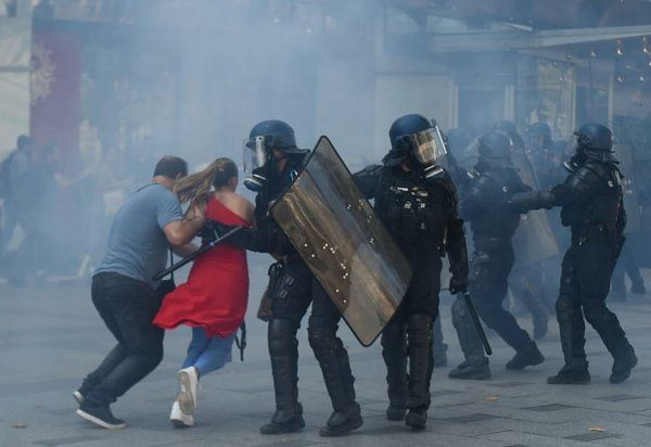 Sarı Yelekliler Paris'i savaş alanına çevirdiler - Resim: 4