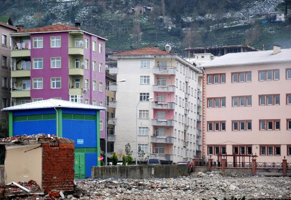 Bu kafa öldürür! Yan yatan apartmanlara Rize usulü çözüm! - Resim: 1