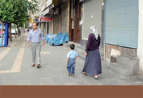 KCK tehdit etti esnaf kepenk indirdi - Resim: 3