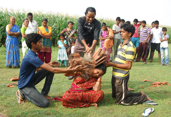 Acı hissetmeyen kadın görenleri şaşırtıyor! - Resim: 3