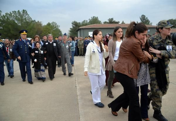 Şehit asker toprağa verildi - Resim: 2