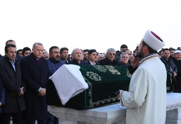Erdoğan cenaze namazı kıldı tabuta omuz verdi - Resim: 2