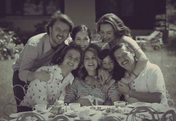 Türkiye'nin en sevilen isimleri rol almıştı! Öyle Bir Geçer Zaman Ki dizisi oyuncularının değişimine inanamayacaksınız - Resim: 4