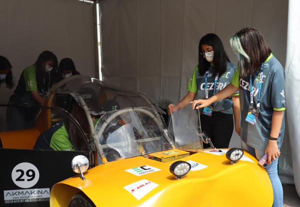 Kocaeli'de liseli kızlar elektrikli araç üretti! Erkekler getir götür yaptı - Resim: 1