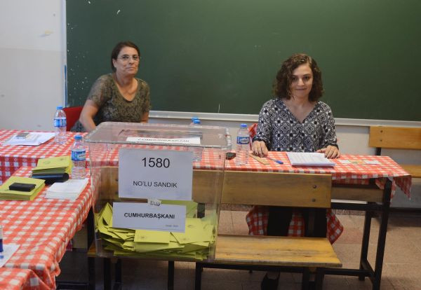 Eski Başbakan oy kullanmadı - Resim: 3