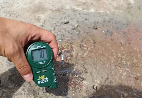 Şaşırtan doğa olayı Denizli’de sıcak su kaynağı asfaltı deldi - Resim: 2