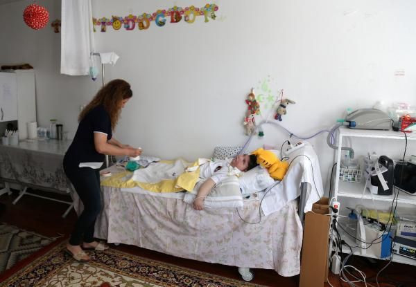 Nörolojik epilepsi hastası olarak dünyaya geldi! Annesi evini yoğun bakım odasına çevirdi - Resim: 3