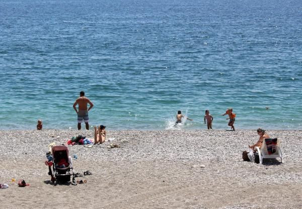 Tam kapanmanın son gününde Antalya'da turistler denizin keyfini çıkardılar - Resim: 4