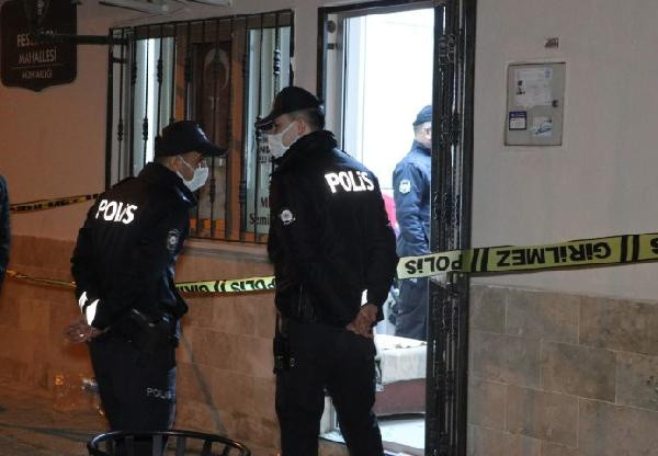 Denizli'de kadın muhtar odasında ölü bulundu! - Resim: 0