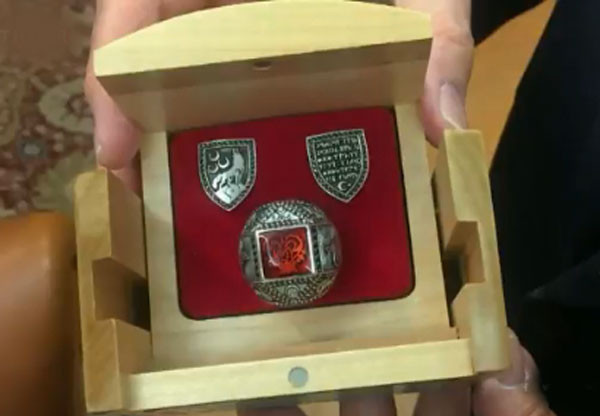 Devlet Bahçeli 2019'a yeni yüzüğüyle girdi öyle bir özelliği var ki... - Resim: 2