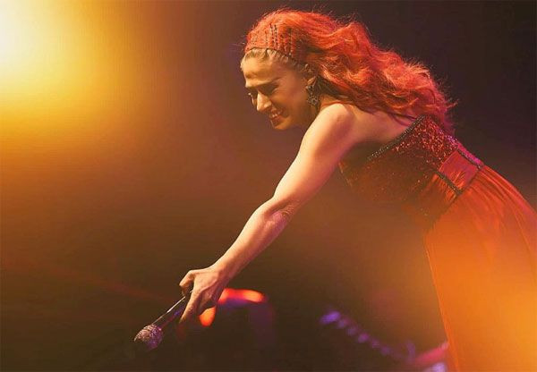 Yıldız Tilbe, Merve Boluğur'u sahneye çıkardı şarkısını duyunca şaşkına döndü! - Resim: 1