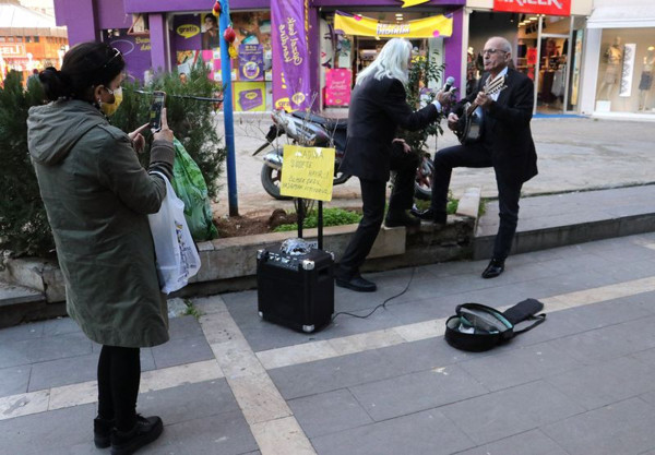 Adana'da gören telefona sarıldı gözyaşlarını tutamadılar! Beni çok duygulandırdı - Resim: 1
