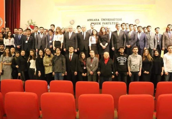 Türkiye’nin en yaşlı üniversite öğrencisi torunlarıyla birlikte mezun oldu: Annem bana şu fakülteyi... - Resim: 1