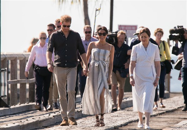 Düşes Meghan Markle yırtmaç yasağını çiğnedi - Resim: 1