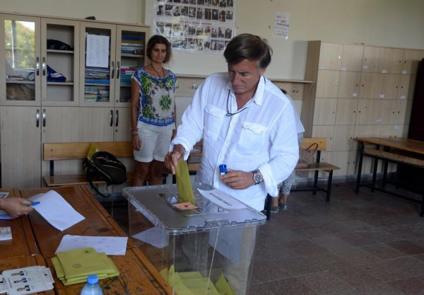 Eski Başbakan oy kullanmadı - Resim: 4