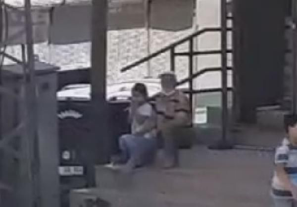 Yaşlı adam yanına çağırdığı çocuğu taciz ederken yakalandı - Resim: 1
