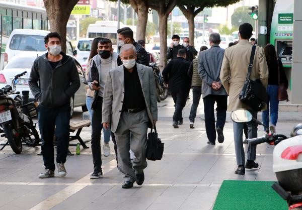 Adana'da koronavirüsten ölen adamı öperek vedalaşınca olanlar oldu! İşte kentte son durum - Resim: 1