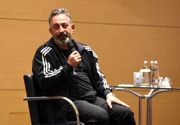 Cem Yılmaz İstanbul depreminde İzmir'de zor anlar yaşadı oğlu için endişelendi - Resim: 3