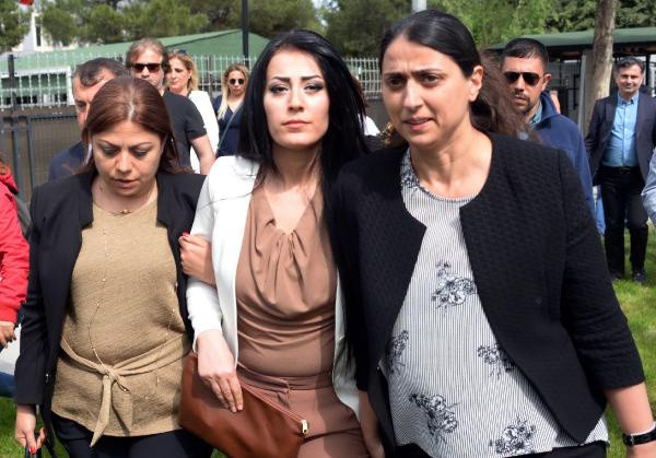 Erteleme süresi dolan Ayşe öğretmen, cezaevine girdi - Resim: 0