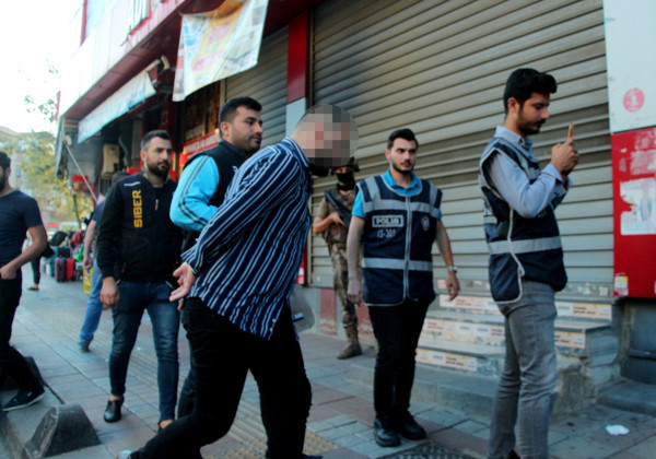 İstanbul merkezli 3 ilde bahis operasyonu! Çok sayıda gözaltı var - Resim: 0