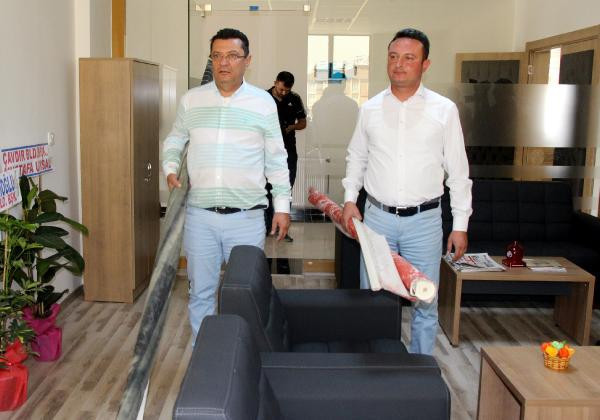 CHP'li vekil, Milli Eğitim Müdürü'nün makamını bastı - Resim: 3