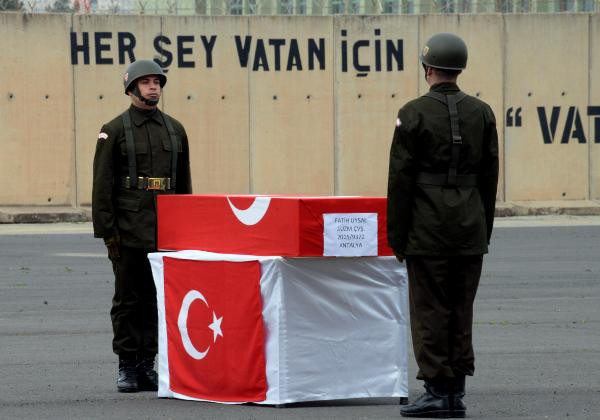 Şehit töreninde yürek yakan feryat: Yaralı ceylanını kime bıraktın - Resim: 3