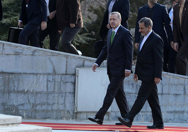 Başbakan Erdoğan İran'da askeri törenle karşılandı - Resim: 2