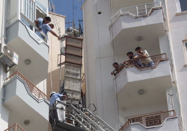 9. kattaki işçilerin iskele halatları koptu ve... - Resim: 4