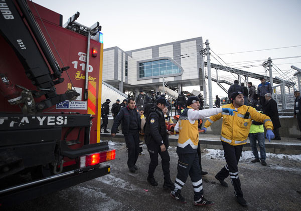Ankara'da Yüksek Hızlı Tren ile kılavuz tren çarpıştı! Vali korkunç bilançoyu açıkladı - Resim: 2