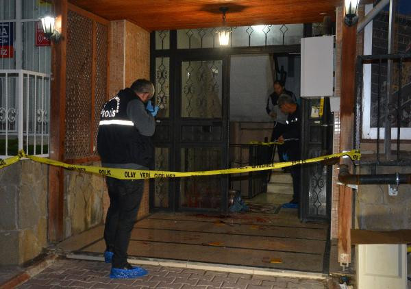 Genç kadın yasak aşkıyla dehşet saçtı! Ellerindeki kanı silmeyi unuttu - Resim: 1