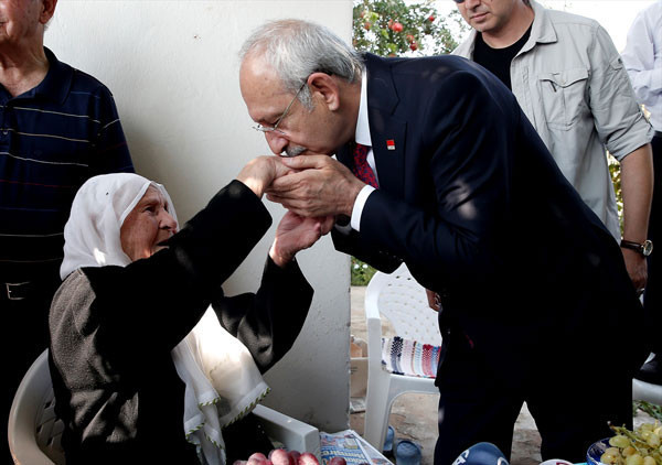Kılıçdaroğlu 'üzüm mitingi' öncesi üzüm kesti - Resim: 4