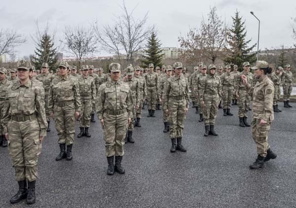 Ellleri hamurdan çok silah tutuyor işte Türk kadın subayları - Resim: 4