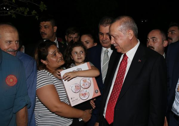 Erdoğan'dan sahilde oturan vatandaşlara sürpriz... - Resim: 3