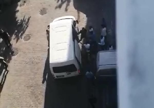 Dehşet anları! Sultangazi'de güpegündüz kaçırılıp darp edildi - Resim: 1