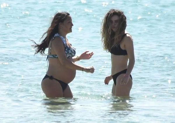 Bebek göründü! 7.5 aylık hamile Gupse Özay karnı burnunda tatilde görüntülendi! - Resim: 4