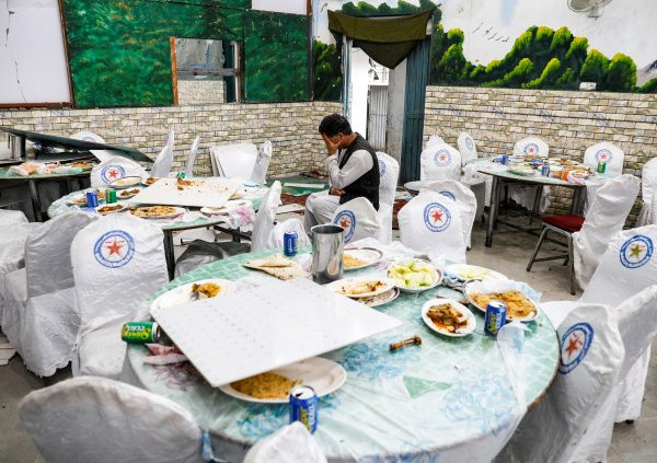 Afganistan'da düğün salonuna bombalı saldırı 63 kişi hayatını kaybetti - Resim: 1