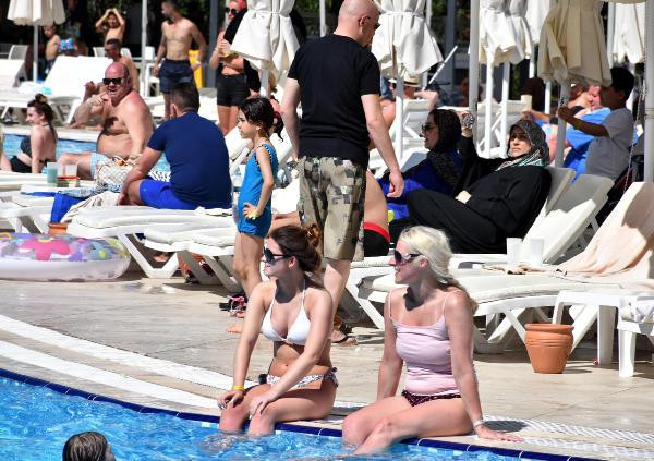 Sıcaklar arttı Ruslar Türkiye'ye akın etti! - Resim: 4