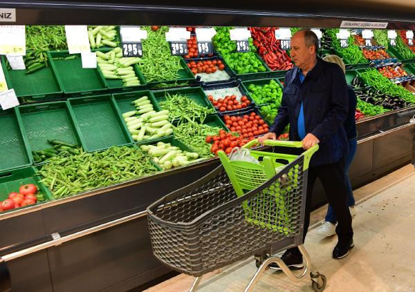 Muharrem İnce eşiyle birlikte alışverişte - Resim: 4