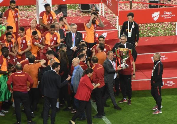Ziraat Türkiye Kupası şampiyonu Galatasaray kupasını aldı - Resim: 1