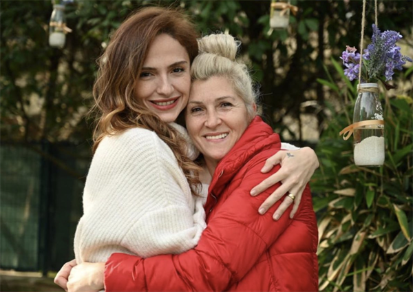 Arka Sıradakiler Sinem Öztürk'e acı haber! Kanser tedavisi gören annesini kaybetti - Resim: 1