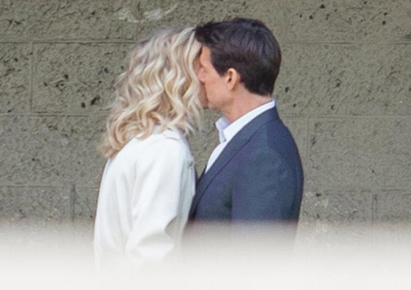 Ünlü oyuncu 24 yaş küçük güzelle dudak dudağa yakalandı! - Resim: 3