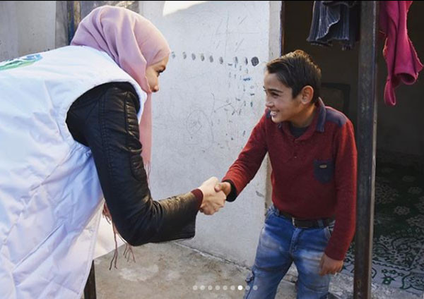 Tesettüre girmişti Gamze Özçelik İdlib'te çocukların yüzünü güldürdü - Resim: 3