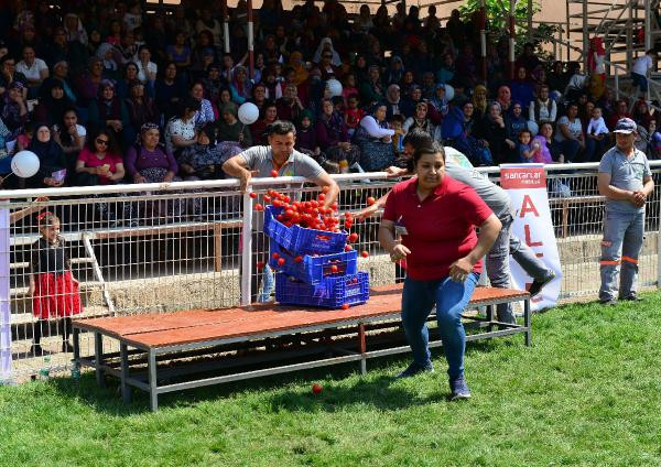 Herkes şaşkın bakışlarla onları izledi! İşte renkli kareler - Resim: 2