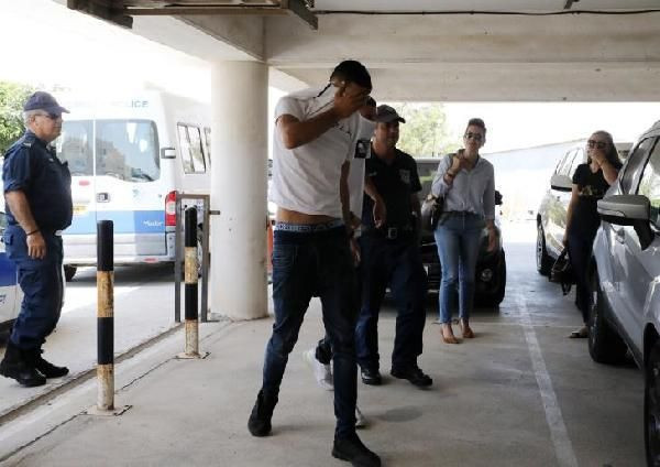 12 İsrailli gencin iğrençliğine bakın! Turiste tecavüz edip kameraya çekmişler - Resim: 1