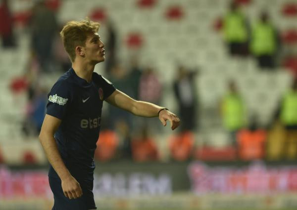 Antalyasporlu Fehmi Koç Fenerbahçe maçında tarihe geçti - Resim: 2