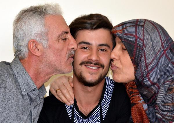 Bu anne babanın 3 oğlu da askerde! Vatan görevi... - Resim: 1