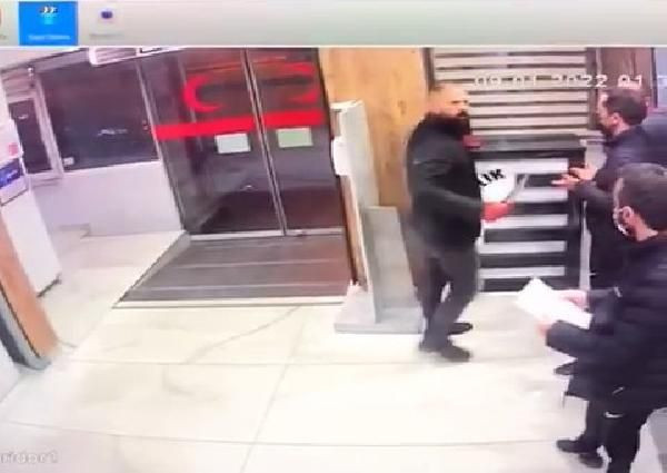 İstanbul Esenyurt'ta acil serviste bıçaklı saldırgan dehşeti - Resim: 2