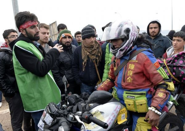 Çinli turist ile polis arasında güldüren diyalog - Resim: 1
