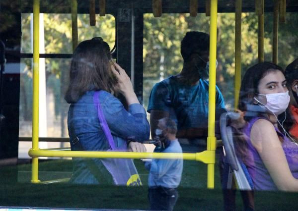 Erdoğan uyarmıştı! İstanbul'da toplu ulaşımda sosyal mesafesiz ayakta yolculuk - Resim: 2